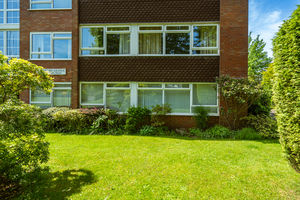 GROUND FLOOR FRONT LOCATION- click for photo gallery